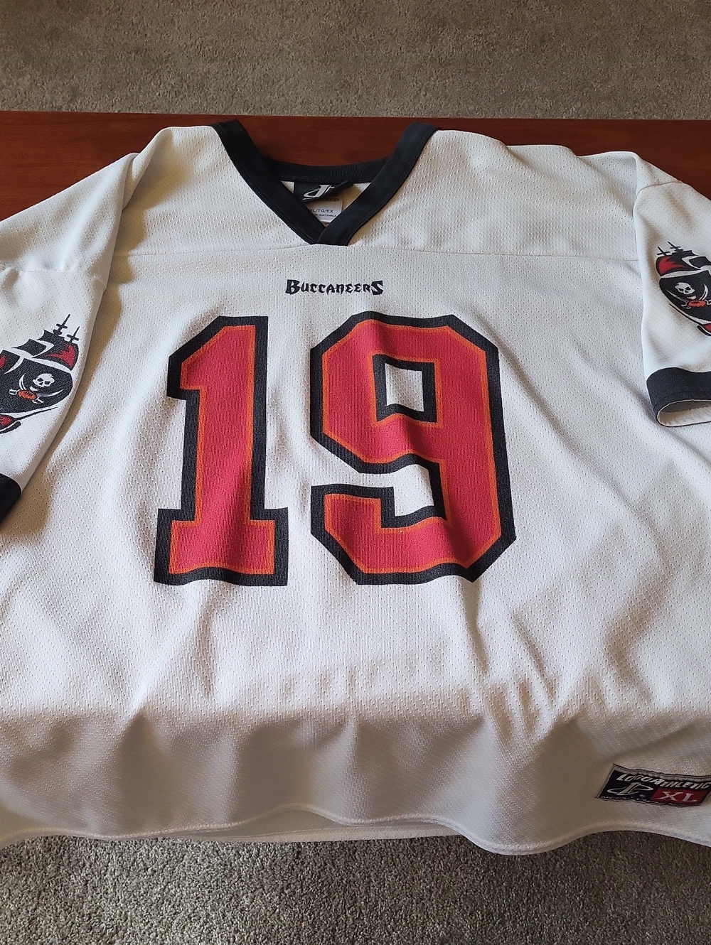 White & Red  Jersey TAMPA BAY BUCCANEERS. KEYSHAWN JOHNSON